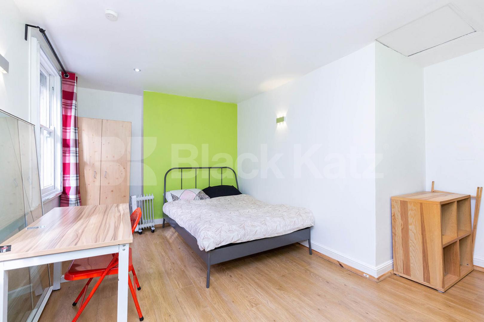 Located a stone throw from old Street station and close the trendy shoreditch City Road, Old Street - Shoreditch